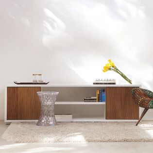 rack-case-corpo-branco-portas-mel-200m-ambiente