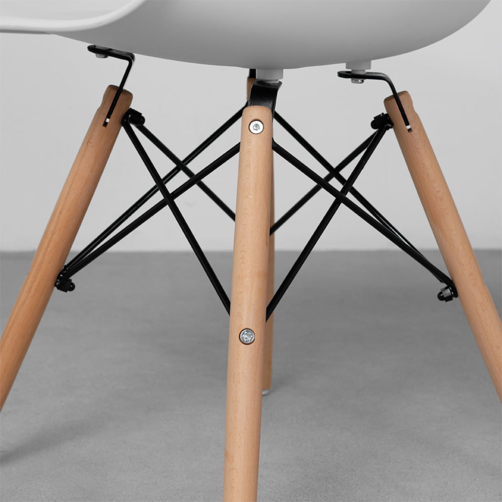cadeiras-eiffel-branco-detalhe-base-de-madeira