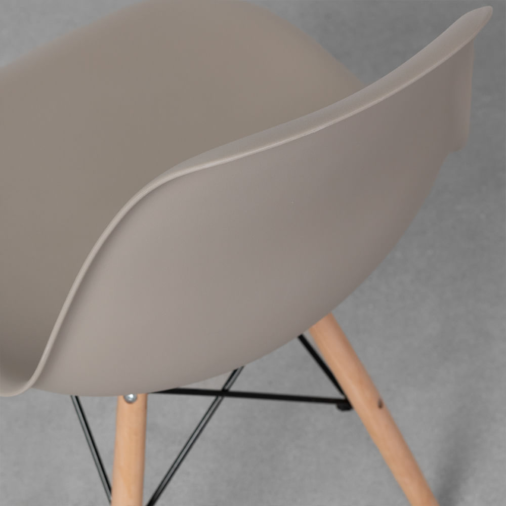 cadeira-eiffel-fendi-base-madeira-detalhe-vertical-assento