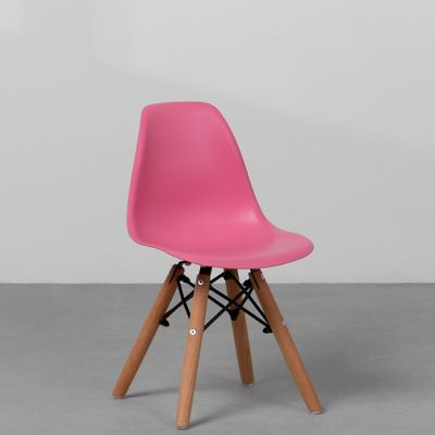 cadeira-eiffel-infantil-base-madeira-rosa-diagonal