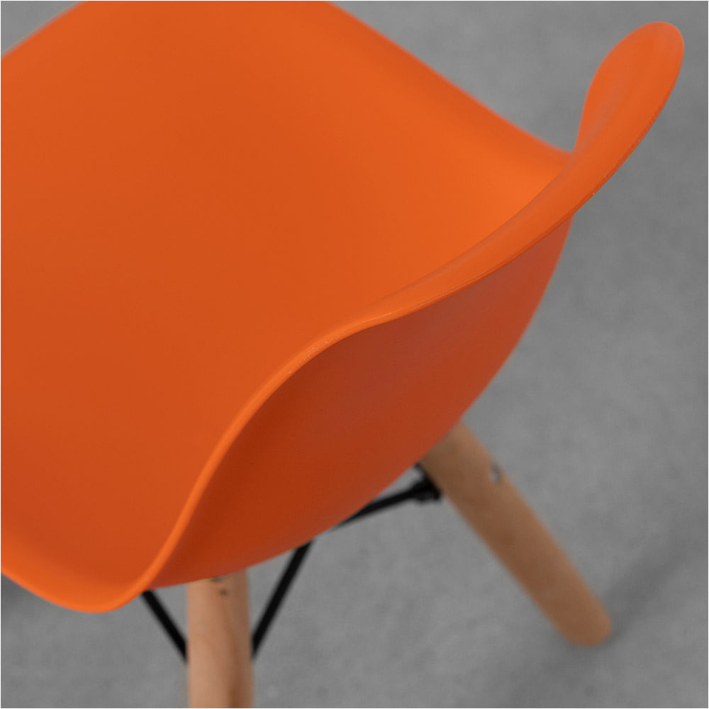 cadeira-eiffel-infantil-base-madeira-laranja-assento