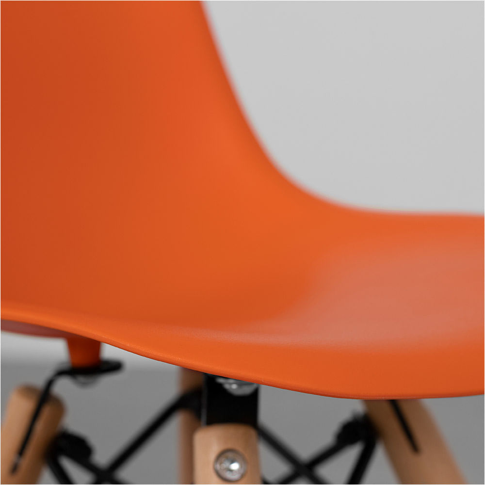 cadeira-eiffel-infantil-base-madeira-laranja-aco