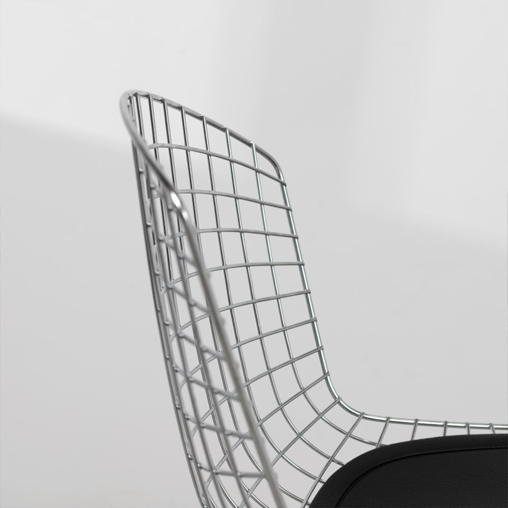 cadeira-bertoia-base-cromada-detalhe-encosto