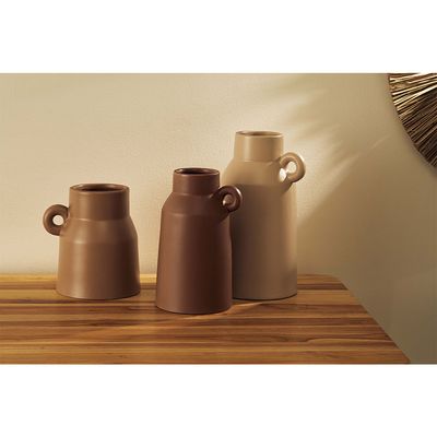 vaso-em-ceramica-marrom-ambientada