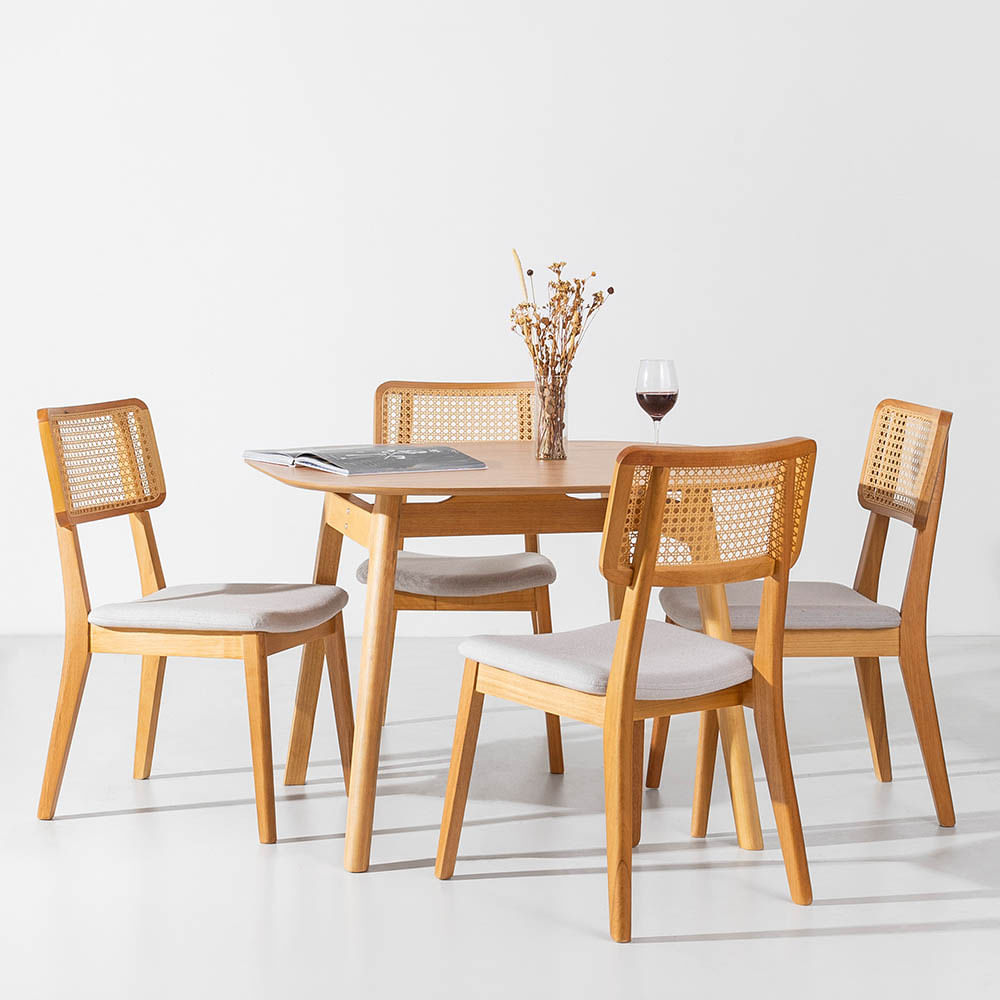 conjunto-mesa-nola-cinamomo-110x110-com-4-cadeiras-lala-palha-bege-cru-ambiente