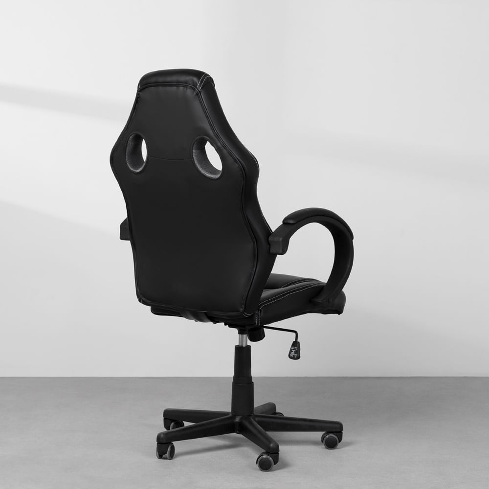 cadeira-de-escritorio-racer-preta-com-detalhe-cinza-diagonal-traseira