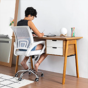 Mesa de trabalho e escrivaninha