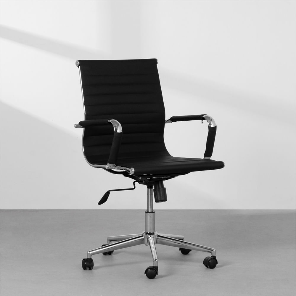 cadeira-de-escritorio-madrid-cromada-giratoria-preta-or-3301-baixa-diagonal.jpg
