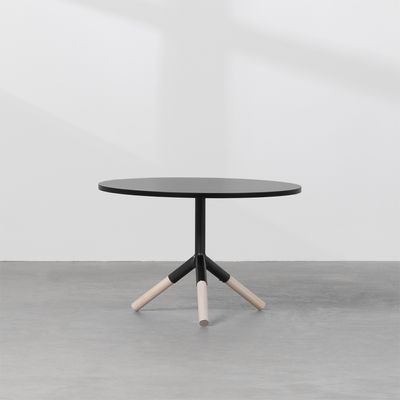 mesa-de-centro-pinup-redonda-natural-e-grafite-60-40cm