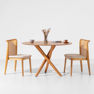conjunto-mesa-de-jantar-thai-redonda-carvalho-americano---1,20m-+-cadeiras-malai-encosto-palha-natural-2-cadeiras-ambiente
