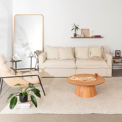 2024_sofa_pluma_mesa_dadi_espelho_greta_prateleira_nala_poltrona_maggiolina_colar_madeira_mesa_disco_vaso_poliresina