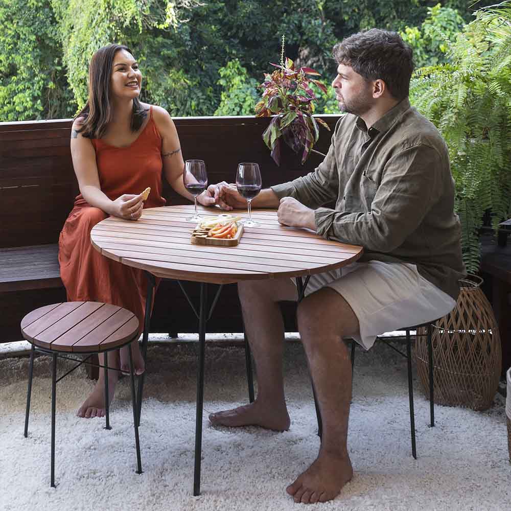 mesa-patio-redonda-preto-com-nozes-ambientes