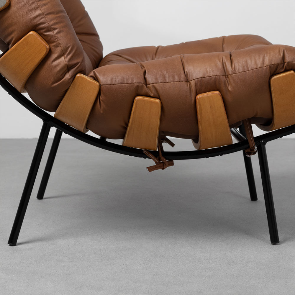 poltrona-com-puff-costela-caramelo-lateral-detalhe