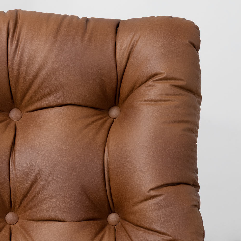 poltrona-com-puff-costela-caramelo-detalhe-encosto