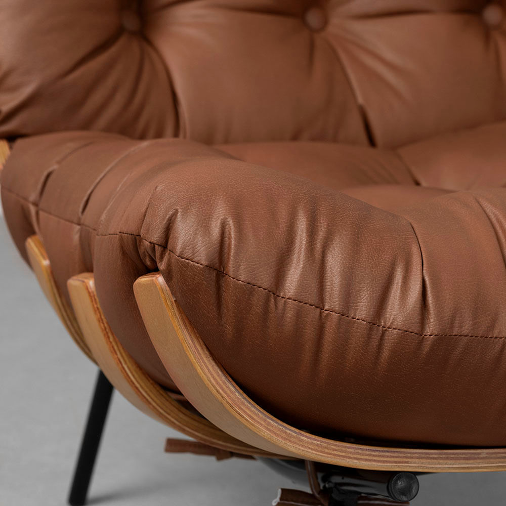 poltrona-com-puff-costela-caramelo-detalhe-assento-e-base