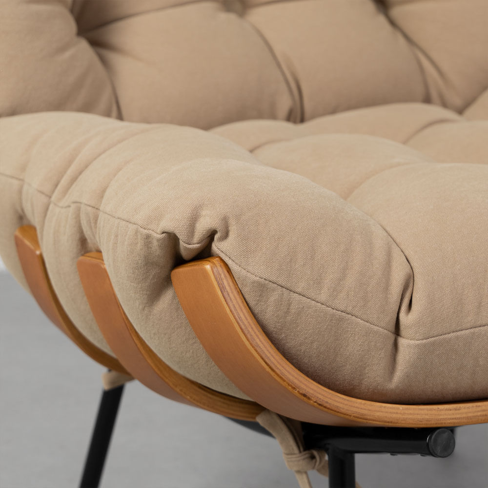 poltrona-costela-com-puff-lona-bege-detalhe-assento-e-base