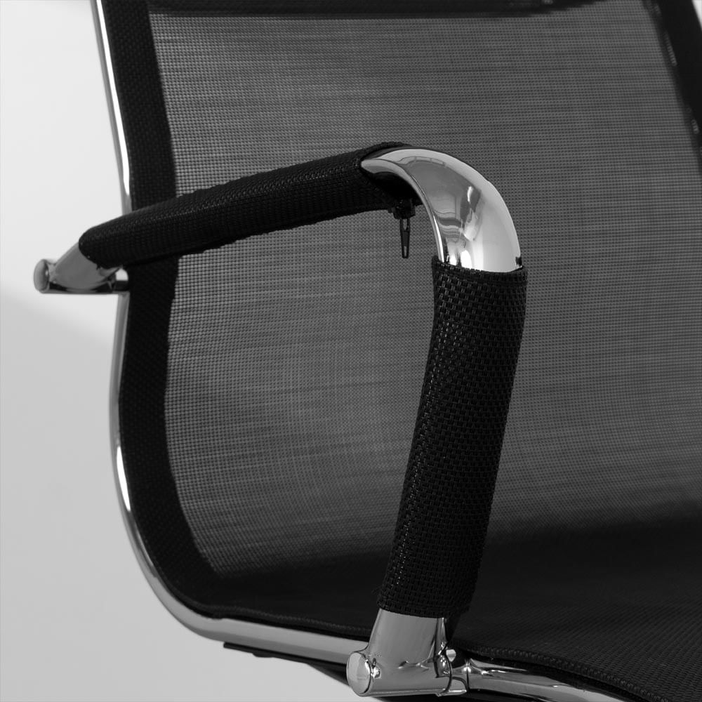 cadeira-de-escritorio-noruega-alta-giratoria-preta-or-alta-braco