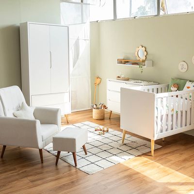 kit-quarto--infantil-theo-com-pes-retro-natural---berco---comoda-6-gavetas---guarda-roupa-2-portas---