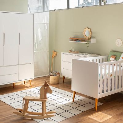 kit-quarto-infantil-theo-com-pes-retro-mel---berco---comoda-6-gavetas---guarda-roupa-3-portas---bran