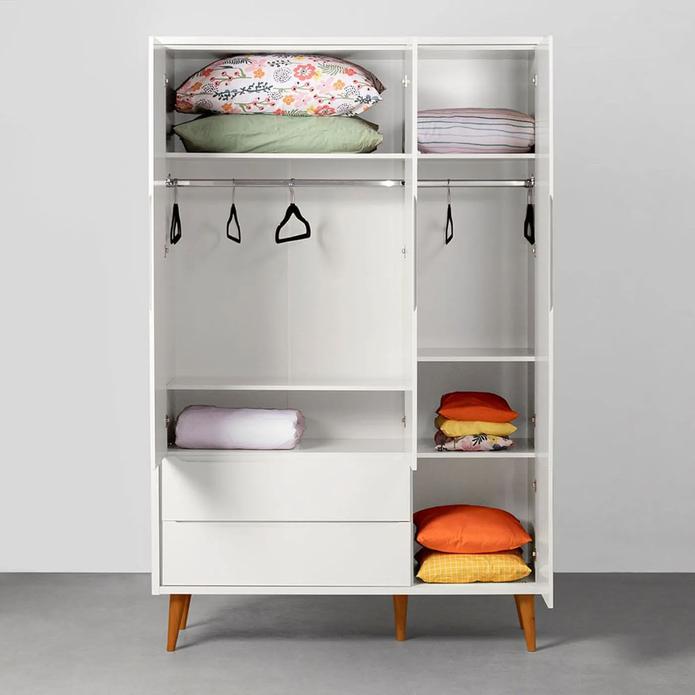 kit-quarto-infantil-theo-com-pes-retro-mel---berco---comoda-6-gavetas---guarda-roupa-3-portas---bran