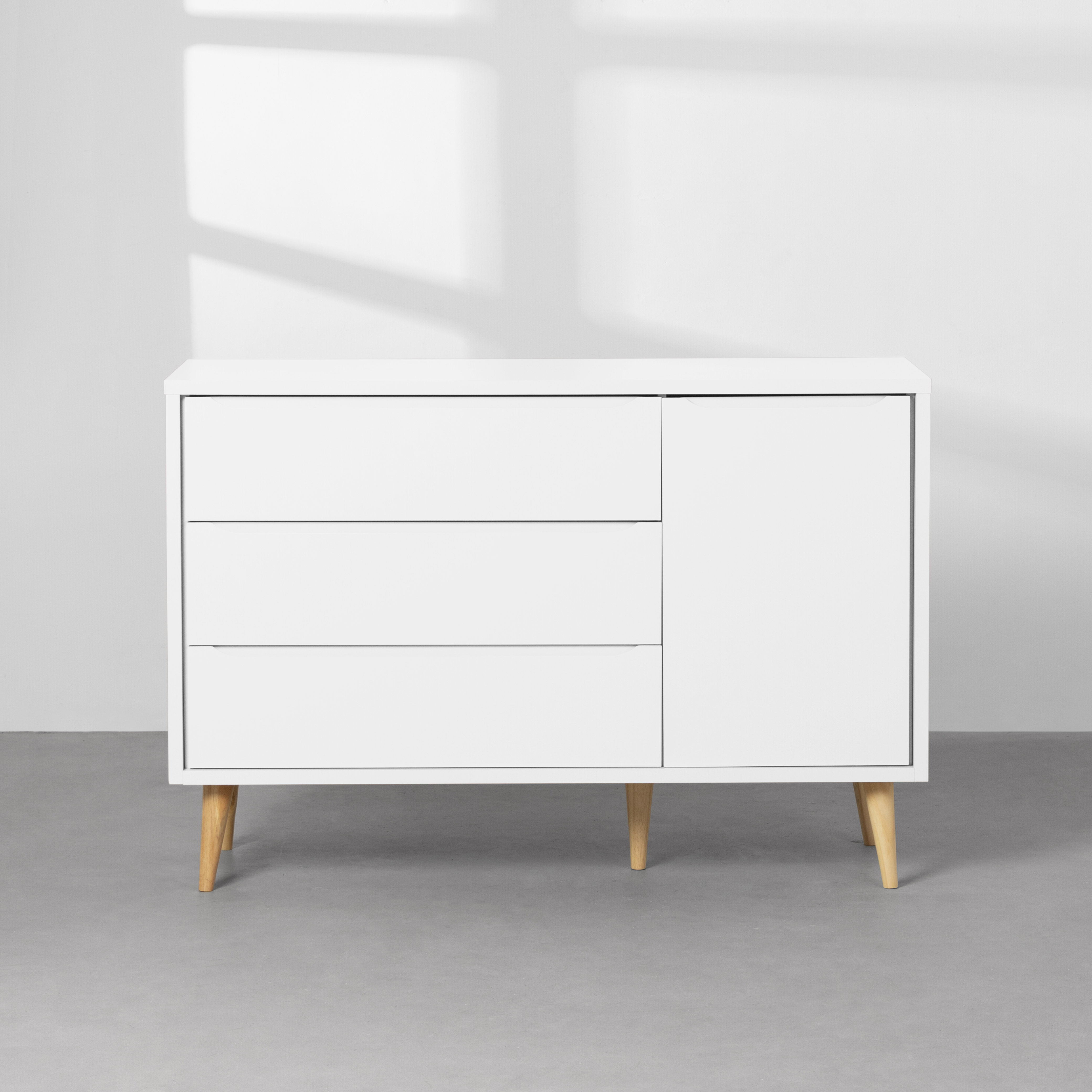 kit-quarto-infantil-theo-com-pes-retro-natural---berco---comoda-3-gavetas-e-1-porta---branco-fosco