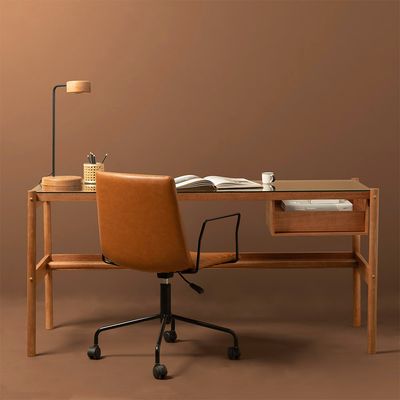 conjunto-office---escrivaninha-arp-nozes-com-tampo-em-vidro-1-60m---cadeira-de-escritorio-delta-pret