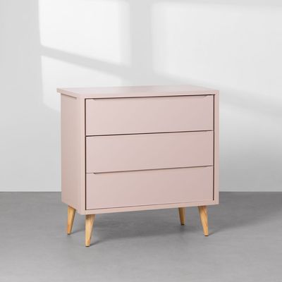 comoda-retro-theo-3-gavetas-e-pes-em-madeira-natural-rosa-diagonal