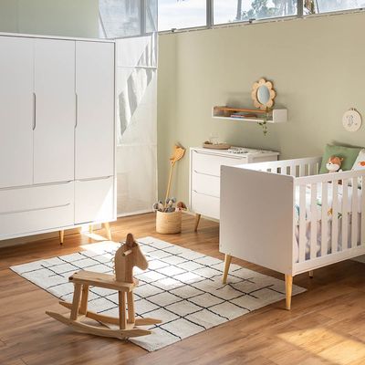 kit-quarto-theo-com-pes-retro-natural---berco---comoda-3-gavteas---guarda-roupa---branco-fosco