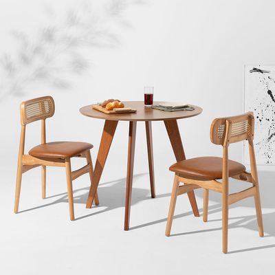 conjunto-mesa-de-jantar-square-redonda-freijo---88cm---2-cadeiras-bossa-encosto-palha-estofado-madei