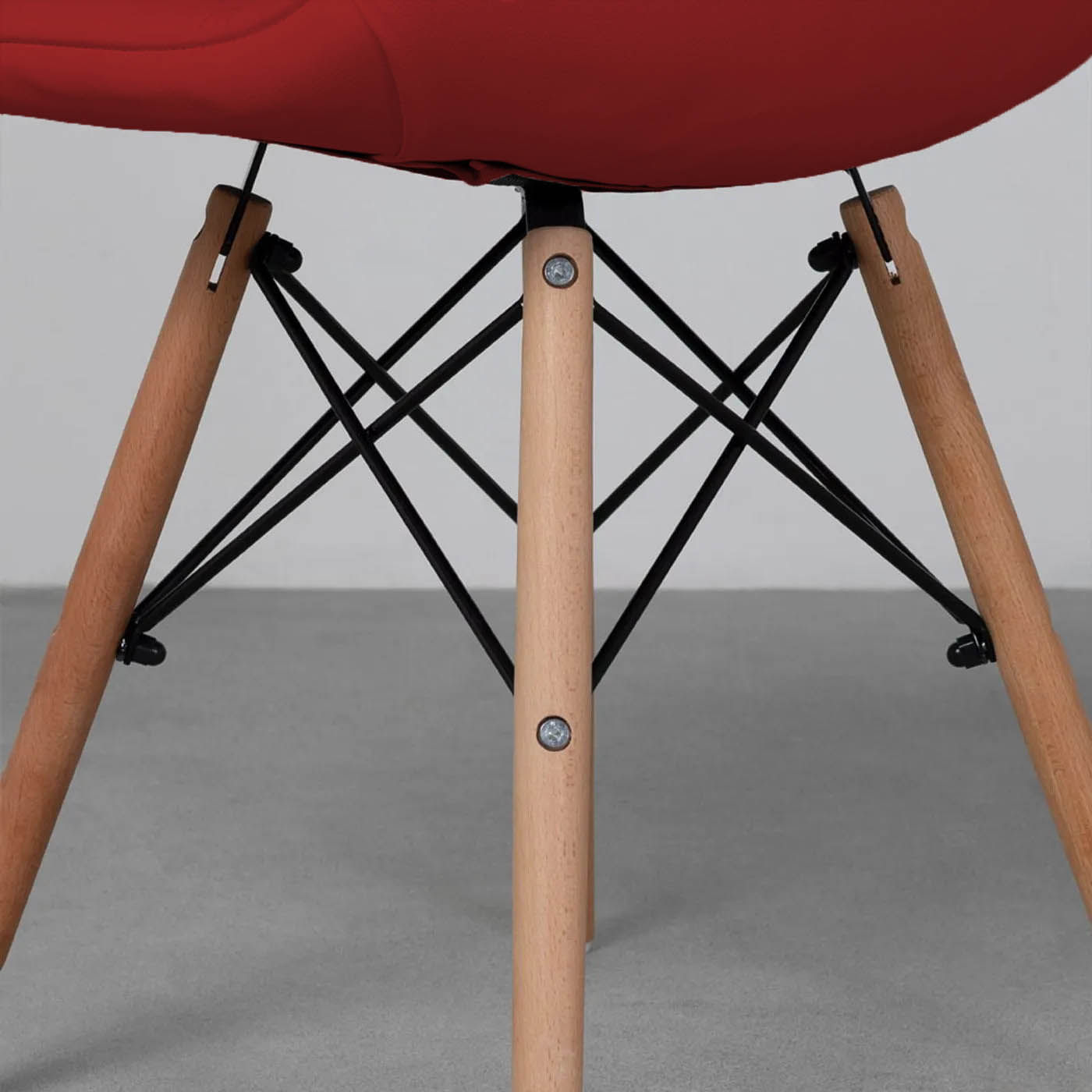 cadeira-eiffel-botone-vermelha