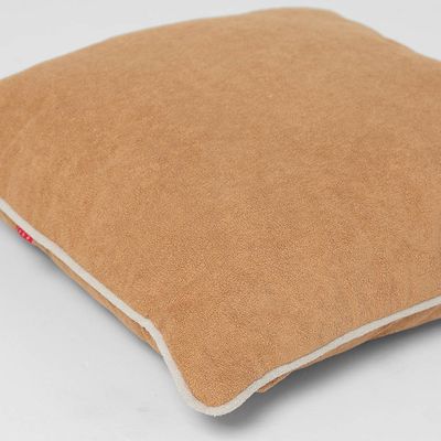 almofada-caramelo-com-debrun-areia---50x50-cm