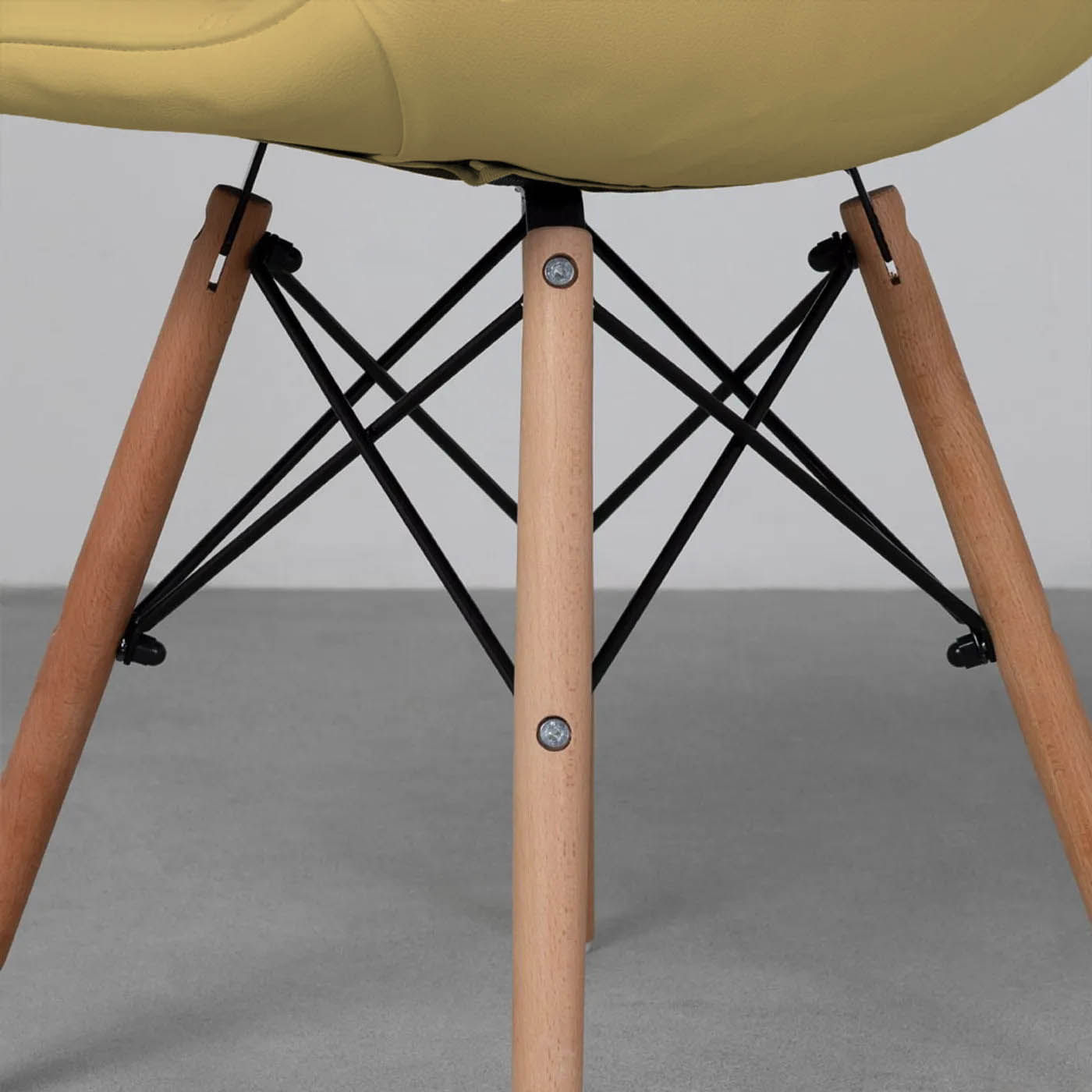 cadeira-eiffel-botone-amarela