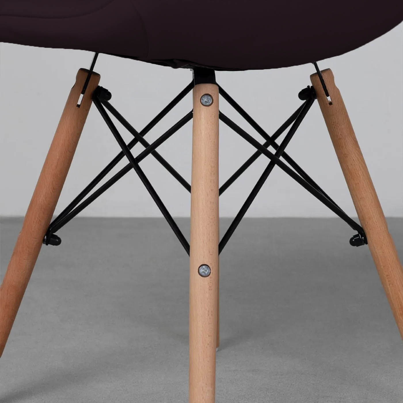 Cadeira-eiffel-boto4rfne-detalhe-pe-copiar