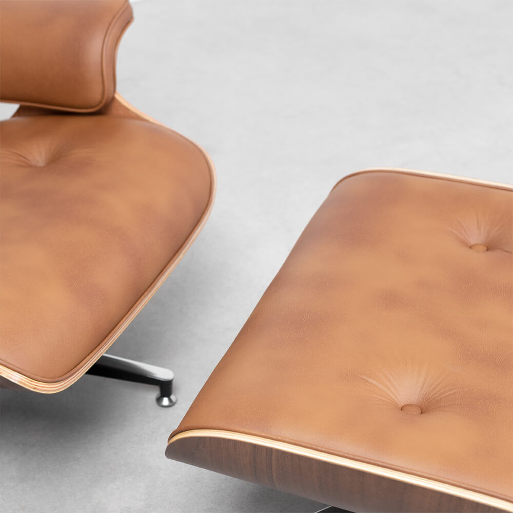 poltrona-charles-eames-com-puff-caramelo-detalhe-cadeira-e-puff