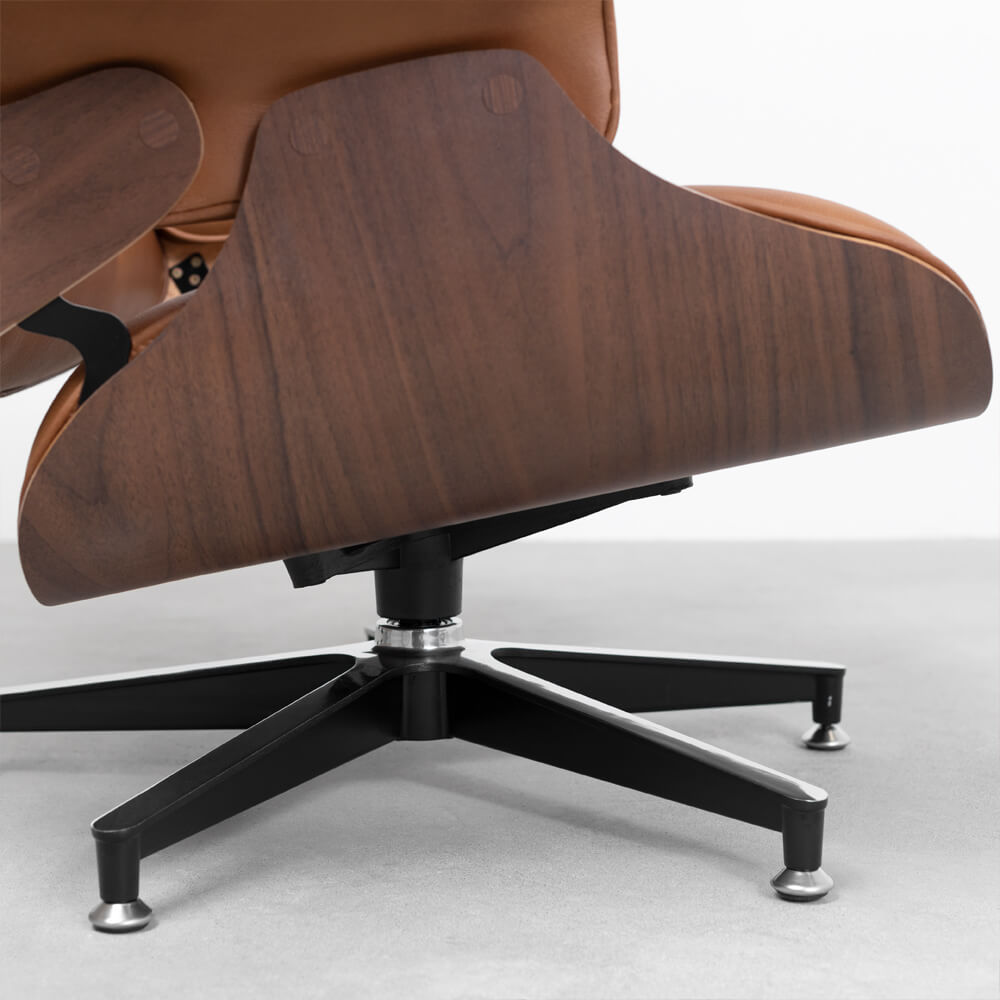 poltrona-charles-eames-com-puff-caramelo-detalhe-pes