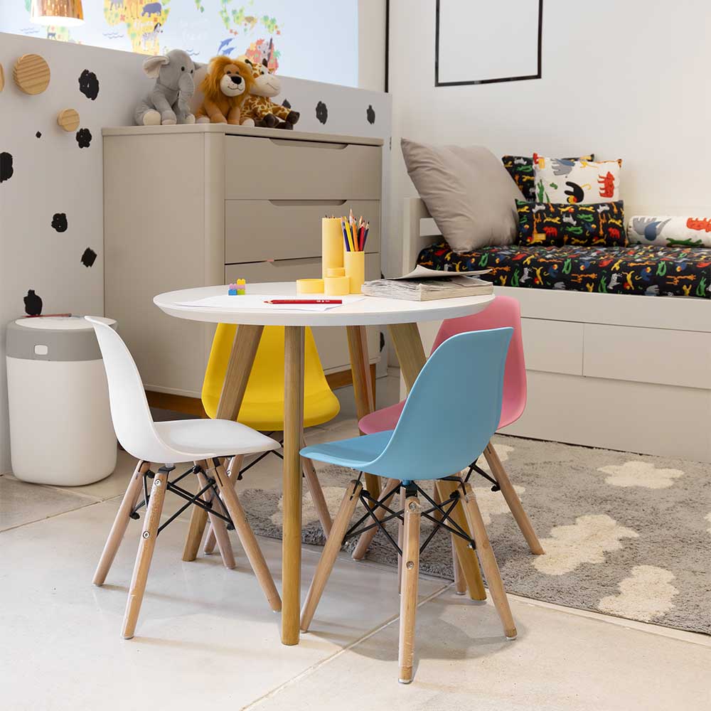 cadeira-eiffel-infantil-base-madeira-rosa-ambiente