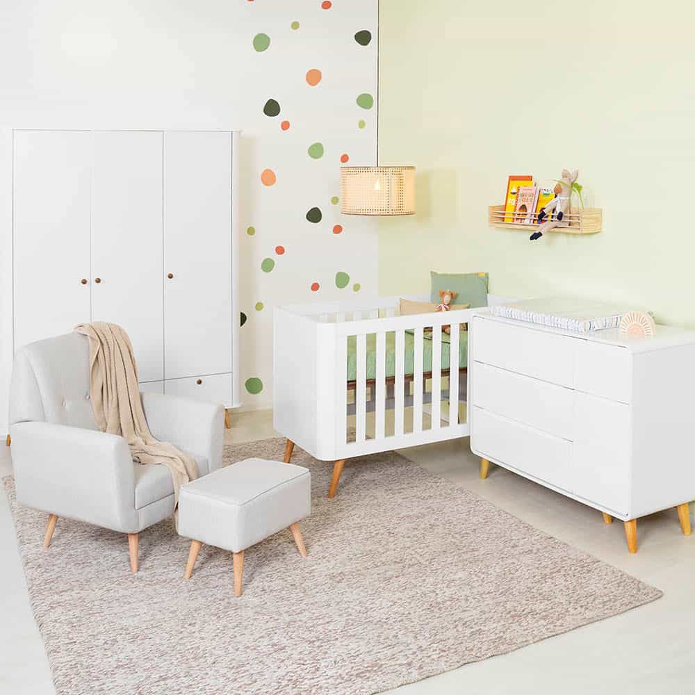 63C0D13D3246C1B9B0F688E7A5191A4D_6346a910-c5c1-4050-83f3-2a05c364c28e_2271916ki---Quarto-Curvo-Mali-com-Berco-Mini-Cama-BrancoAmendoa---Comoda-4-Gavetas-com-Porta---Armario---Poltrona-Lola-com-Pu-1-