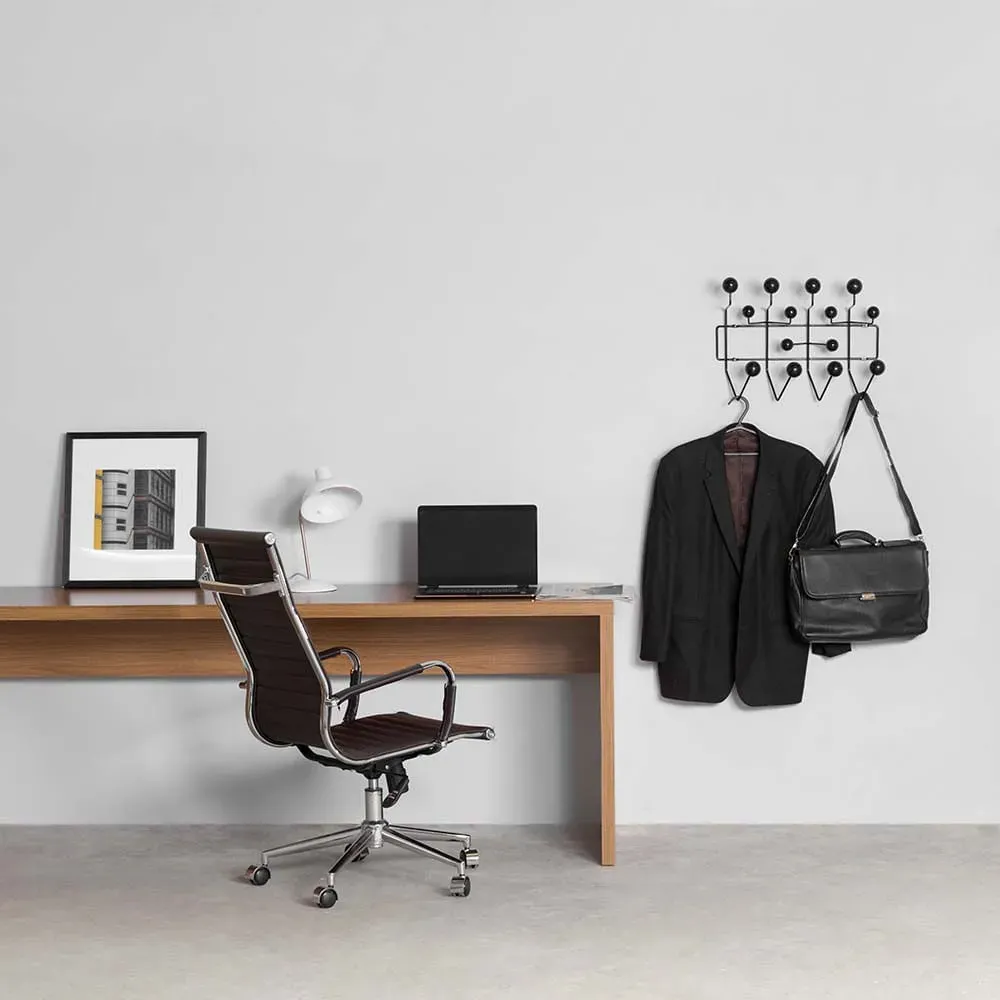 74B1F6186FC92C7676FC0AE1D25F11B3_fb3615d3-ce67-4cd1-97cc-2c0118377a0a_2019_madridaltacafe_bancadacontemp_cabideiropreto