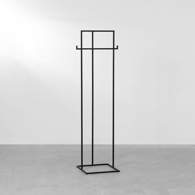 cabideiro-alvo-preto---40x50x160cm